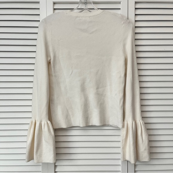 Gianni Bini Crop ribbed knit cream sweater crew neck bell sleeve, size M. - Picture 3 of 6